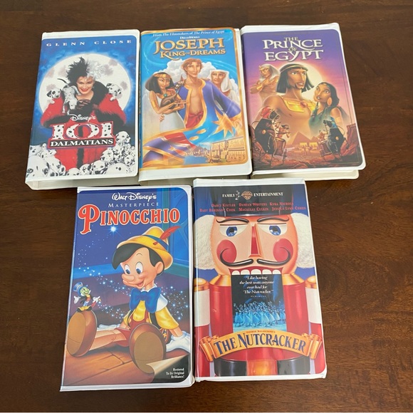 Rare Vintage Lot of 5 Disney Classic VHS Tapes Movies Clamshell Case #11 - Picture 1 of 3